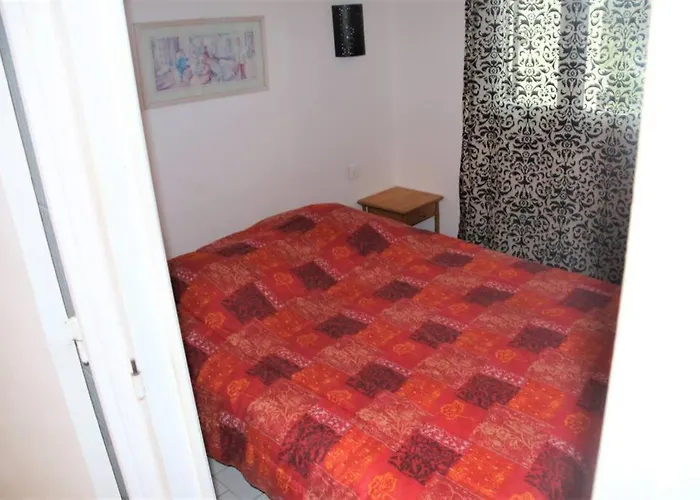 24, Port Vénus Au Village Naturiste * Agde